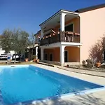 Majda Apartman *