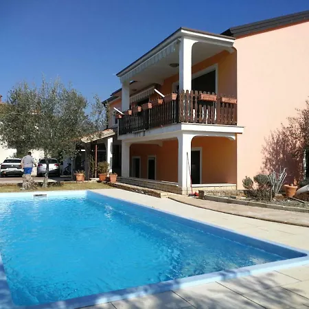 Majda Apartman *